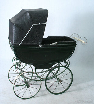 Starožitný  kočár - 2