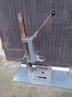 Litinovy stojan na vrtacku novy nepouzity - 2