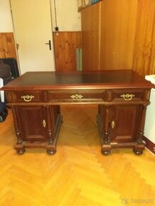 Masivní psací stůl - 2