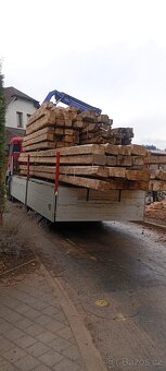 Staré trámy a rozebrání starých střech stodol statků špýchar - 2