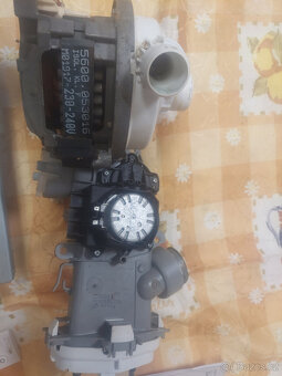 Náhradní díly na myčku BOSCH SRS45T72EU 45cm - 2