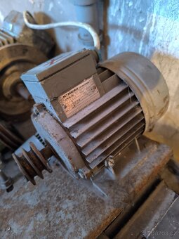 motor 400V/370W - 2