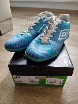 Chlapecké sálové boty Umbro, velikost 36 - 2
