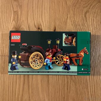 LEGO 10344 Zimní projížďka kočárem - 2