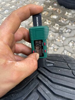 Celoroční pneu 225/40/18 - 2