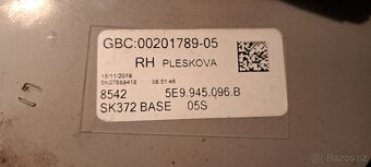 Prodám pravé zadní LED světlo Octavia 3 kombi - 2
