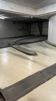 Pronájem garážového stání 15m² - Petržílkova metro B (Hůrka) - 2