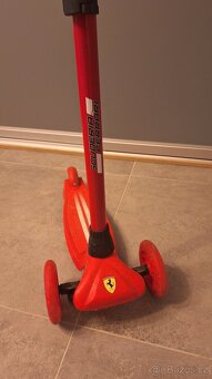 Dětská tříkolová koloběžka Ferrari - 2