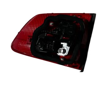 Levé zadní kufrové světlo 1T0945093 VW Touran 1T3 r.v. 2012 - 2