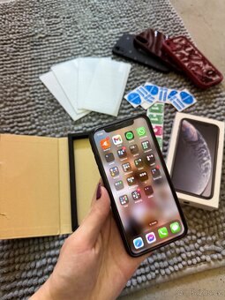 Apple iPhone XR 128GB černý + ochranná skla + kryty - 2