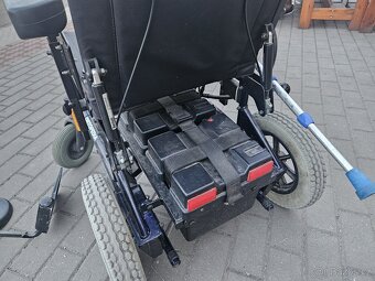 Elektrický invalidní vozík. - 2