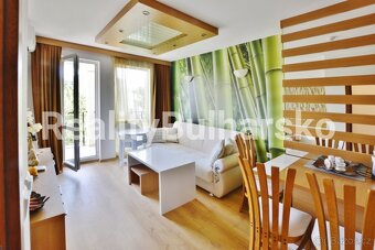 Stylový apartmán 2+kk s výhledem na bazén–Slunečné pobřeží - 2