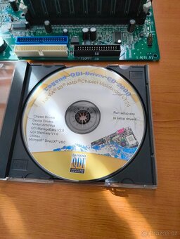 AMD Duron 1800 + QDI KuDoz 7 (Plně funkční CPU+MB) - 2