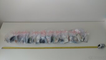 Spojovací materiál všemožného druhu, roztříděno, celkem 4 kg - 2