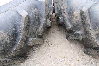 Zetor 12011 16145 zadní kola 18.9-34 vzorek 70% 12 pláten - 2