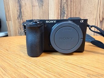 Sony Alpha A6500 + příslušenství - vyfoceno pouze 1060 fotek - 2