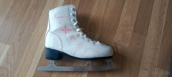 Dámské lední brusle 37-38 - 2