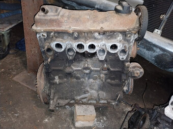 VW Golf 1 motor 1,6 benzin - 2
