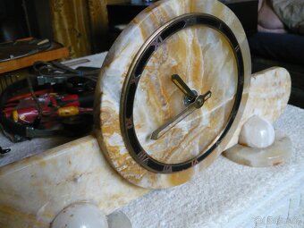 Staré mramorové hodiny - 2