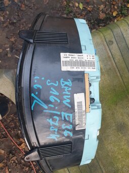 BMW E36 budíky, roletka - 2