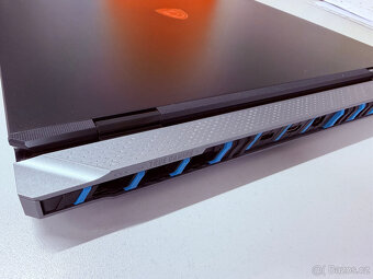 MSI TITAN 18 HX A14VIG - 2