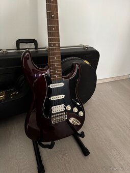 Fender Squier Classic Vibe '70s Stratocaster HSS IL Walnut - 2