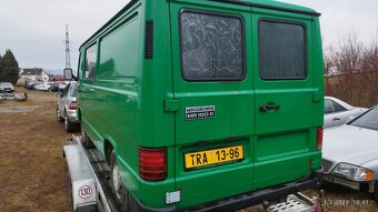 Mercedes 100 D - 2