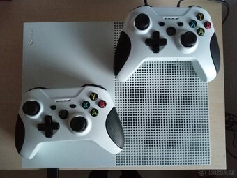 XBOX ONE S 500GB herní konzole + 2 ovladače - 2