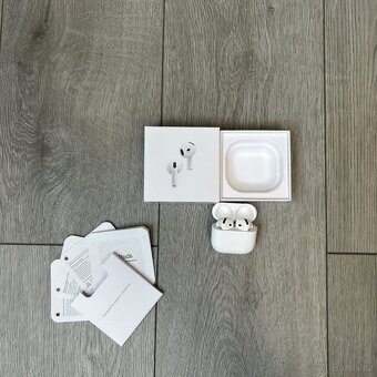 Apple AirPods 4 /čtetě pozorně - 2
