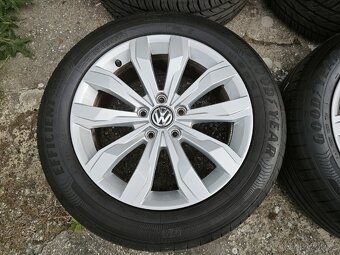 Alu VW 5/112 r17 + 215/55 r17 letní pneu Top stav - 2