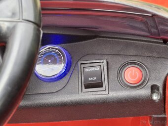 Dĕtské elektrické autíčko - 2