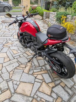 Ducati Monster 937 - 2