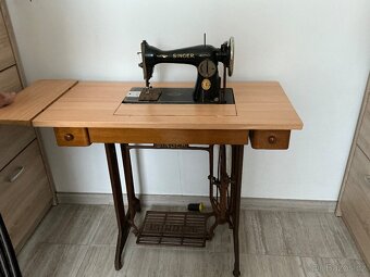 Starožitný šicí strij Singer 15K88 - 2