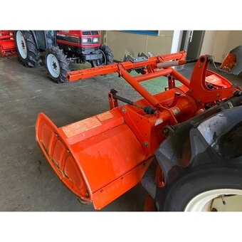 Malotraktor s kabinou - 2