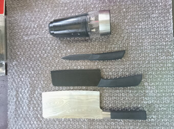 3ks nožů + elektrický mlýnek na sůl a pepř, bateria AAA - 2