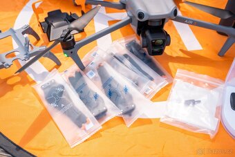 DJI Air 3 + DJI RC 2- Top Stav + příslušenství zdarma - 2