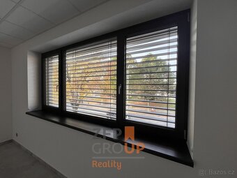 Pronájem komerčních prostor o rozloze 20 m² - ulice Hlavní,  - 2