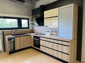 Expoziční kuchyňská linka Oresi Magiq/woodPoint - 2