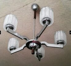 5  RAMENNÝ  LUSTR  CHROM - DŘEVO - SKLO - 2