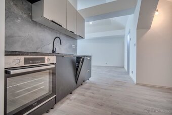 Prodej 3kk 55m2 po kompletní rekonstrukci – Centrum Kolína - 2