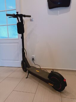 Elektrická koloběžka Ninebot Max G30 - 2