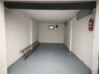 Garáž Praha Braník - 20m2 - vlastní pozemek - elektřina - 2