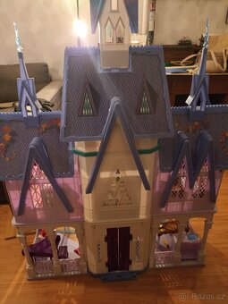 Ledové království Frozen Velký hrad Arendelle - 2