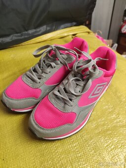 Nové tenisky 37,5 růžovo šedé Umbro - 2