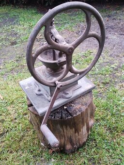 Velk, kupecky mlynek na kavu - 2