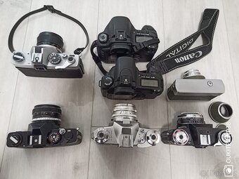 Konvolut filmových a digitálních fotoaparátů - 2