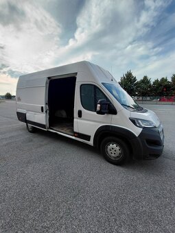 Půjčte si dodávku Peugeot Boxer L4H3 s nákladovou rampou - 2