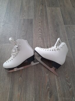 Krasobruslařské brusle - 2