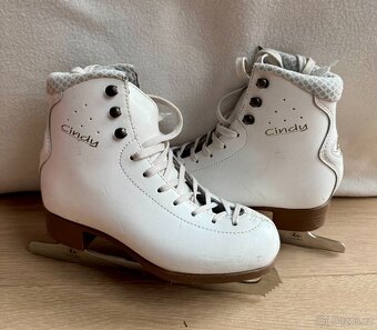 Brusle Botas Cindy vel. 34 - 2