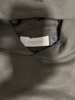 Šedo černá essentials mikina velikosti M - 2